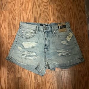 Aeropostale Womens Light Wash Mom Jean Shorts (Size 8, Never Worn, New with tags